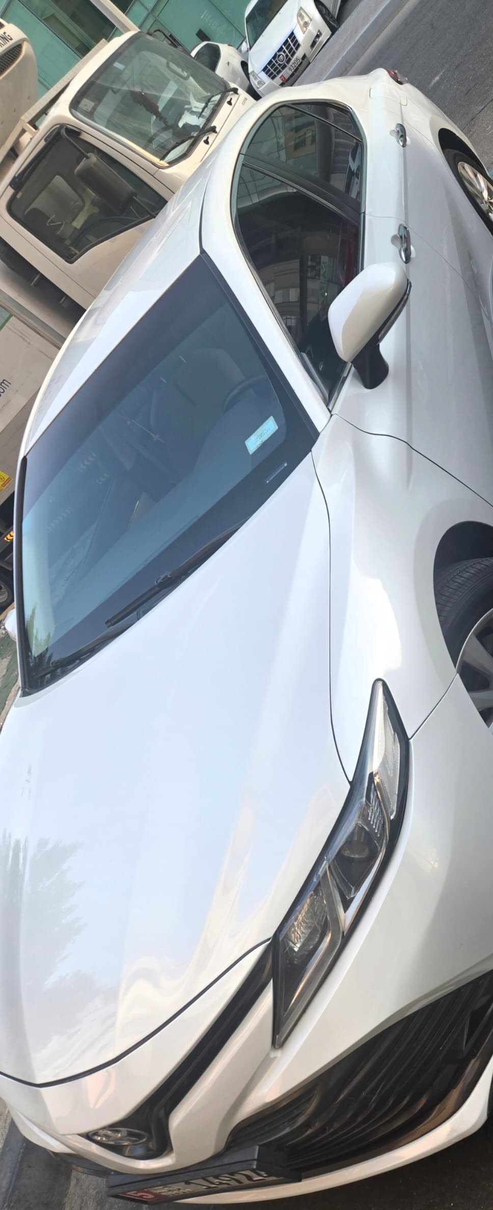White Toyota Camry Sedan - Excellent Condition – Used – Al reem island, Abu Dhabi