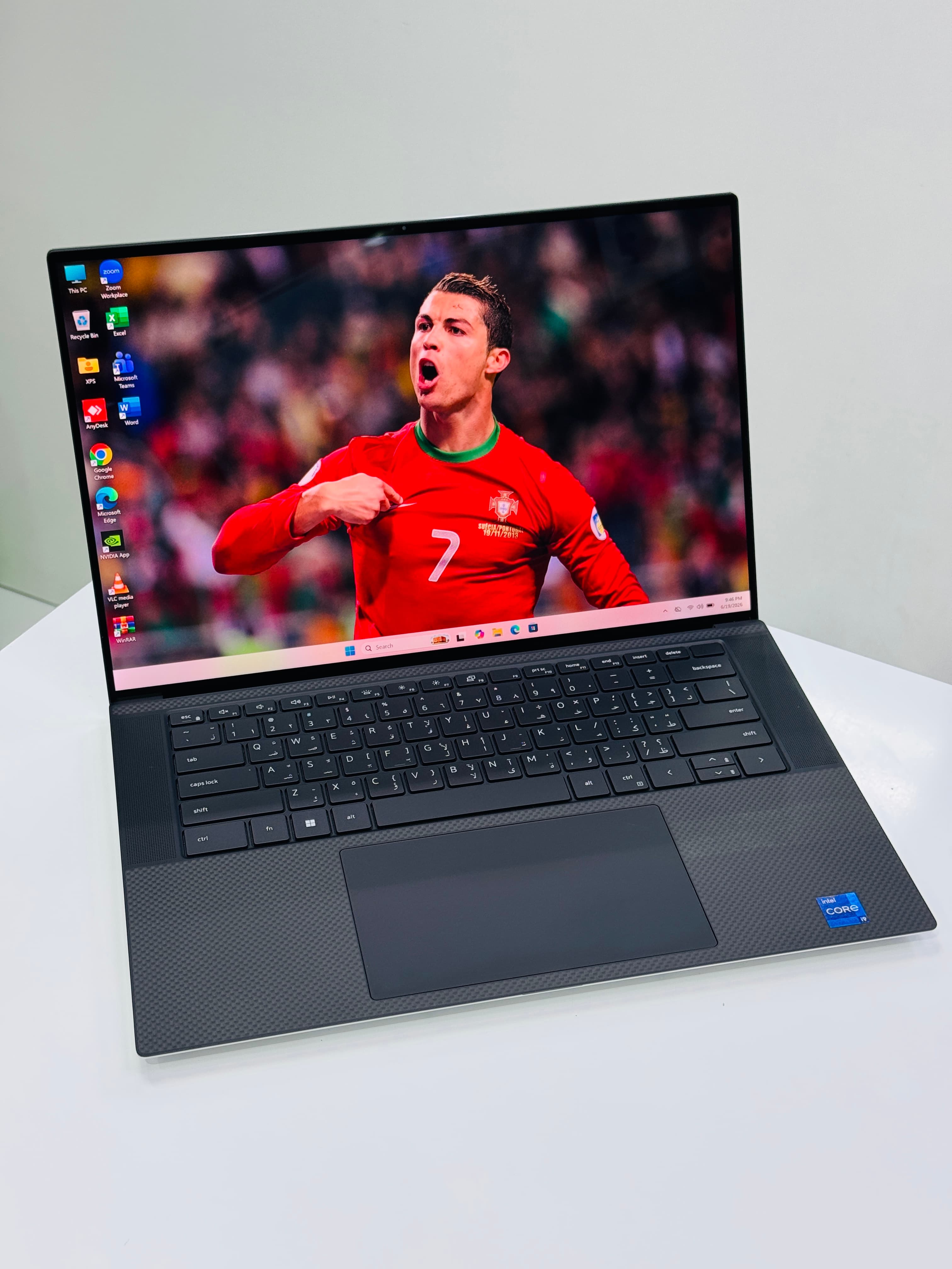 Dell XPS Laptop Intel Core i9 Silver Like New Windows 11s – Used – Dubai, Abu Dhabi